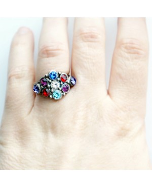 Bague losange avec des cristaux multicolores Bagues fantaisie en perles, cristal et résine