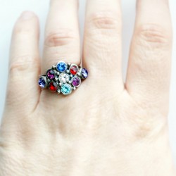 Rhombus ring with multicolored crystals