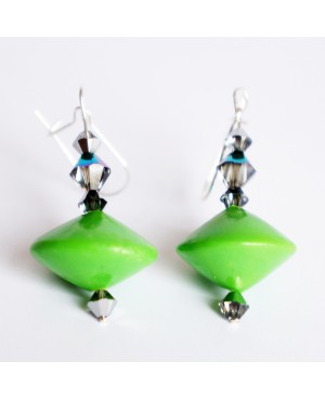 Boucles d'oreilles vertes réalisées à la main Boucles d'oreilles artisanales (fait-main)