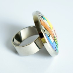 Multicolored house ring