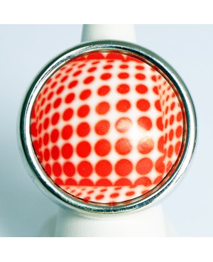 Bague blanche avec des pois rouges Bagues gourmandes et en pâte polymère