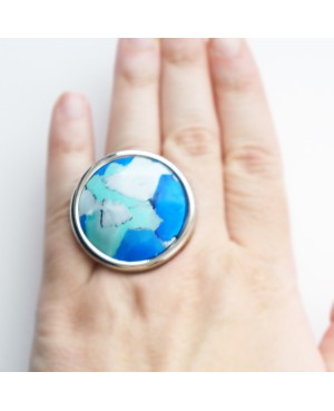 Grande bague bleue, verte et blanche Bagues gourmandes et en pâte polymère