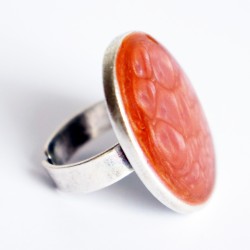 Antique pink oval fashion ring with scales