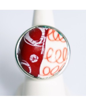Bague rouge et blanche avec cercles et spirales Bagues gourmandes et en pâte polymère