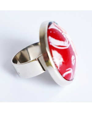 Bague rouge et blanche avec cercles et spirales Bagues gourmandes et en pâte polymère