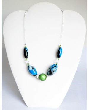 Collier ras-le-cou bleu, vert, blanc et noir Colliers ras-le-cou