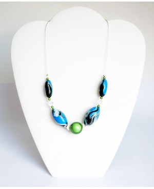 Collier ras-le-cou bleu, vert, blanc et noir Colliers ras-le-cou