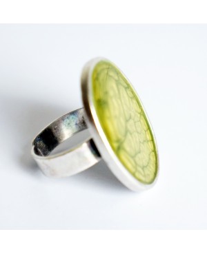 Green, oval ring with a “cell” effect Painted resin rings