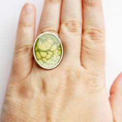 Green, oval ring with a “cell” effect