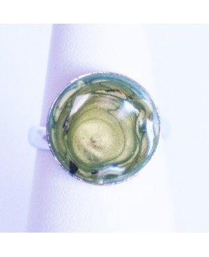 Small green ring with a “circles” effect Painted resin rings