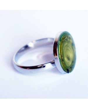 Small green ring with a “circles” effect Painted resin rings