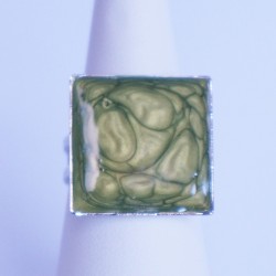 Square, green ring with “scale” effect