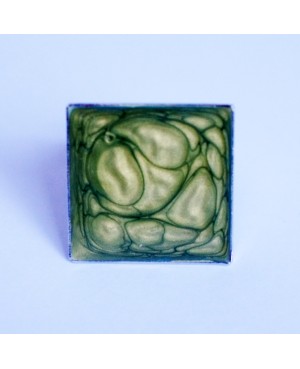 Bague verte carrée effet "écailles" Bagues en peinture et résine