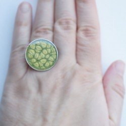 Round ring with green scales