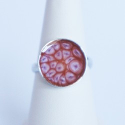 Little, round and pink ring with scale effect