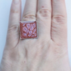 Square, pink ring with “cell” effect