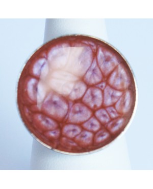 Bague ronde vieux rose effet "cellules" Bagues en peinture et résine