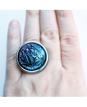 Bague noire avec des reflets métalliques Bagues gourmandes et en pâte polymère