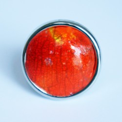 Bague orange craquelée et reflets métalliques