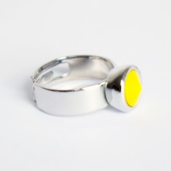 Yellow solitaire ring in crystal