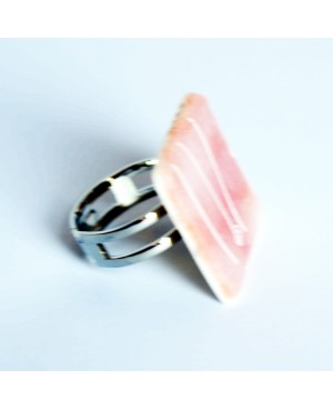 Bague carrée rose avec des lignes blanches Bagues gourmandes et en pâte polymère