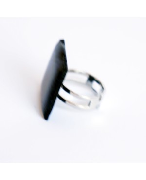 Bague carrée bleu marine avec du relief Bagues gourmandes et en pâte polymère