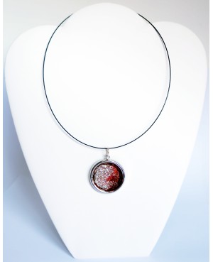 Pink pendant with glitter. Pendants mounted on metallic supports