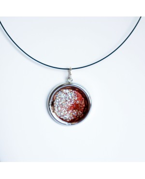 Pink pendant with glitter. Pendants mounted on metallic supports