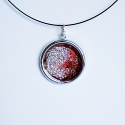 Pink pendant with glitter.