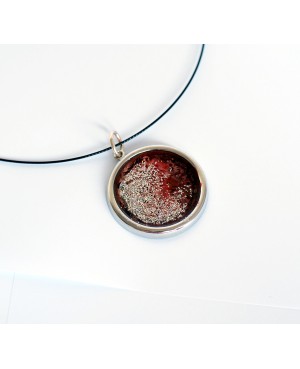 Pink pendant with glitter. Pendants mounted on metallic supports