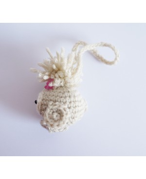 Attache petit chouette avec sa fleur réalisée au crochet Bijoux de sac