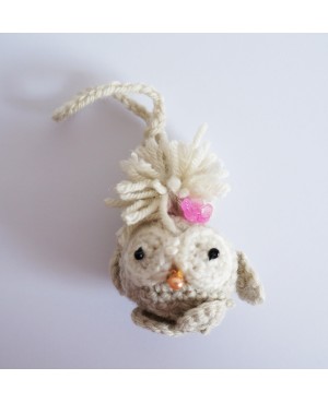 Attache petit chouette avec sa fleur réalisée au crochet Bijoux de sac