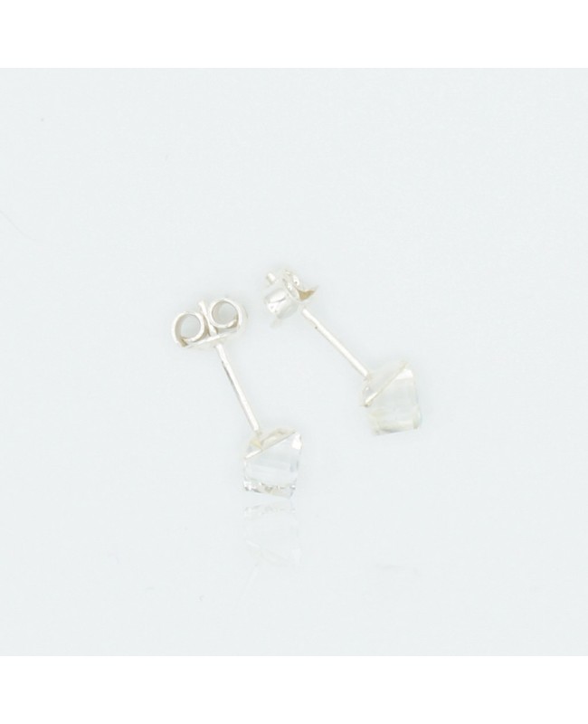 Petites boucles d'oreilles cubes transparents