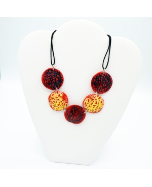 Collier rouge gribouillis jaunes et noirs Colliers ras-le-cou