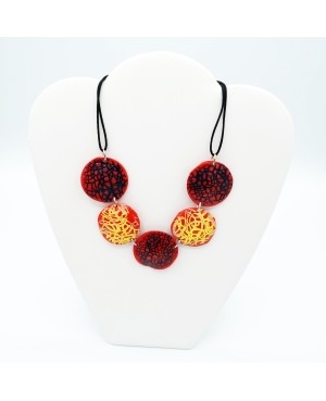 Collier rouge gribouillis jaunes et noirs Colliers ras-le-cou