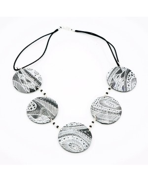 Collier mi-long noir et blanc fait-main Colliers mi-longs