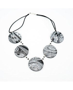 Collier mi-long noir et blanc fait-main Colliers mi-longs