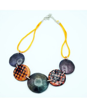 Collier court noir et orange Colliers ras-le-cou