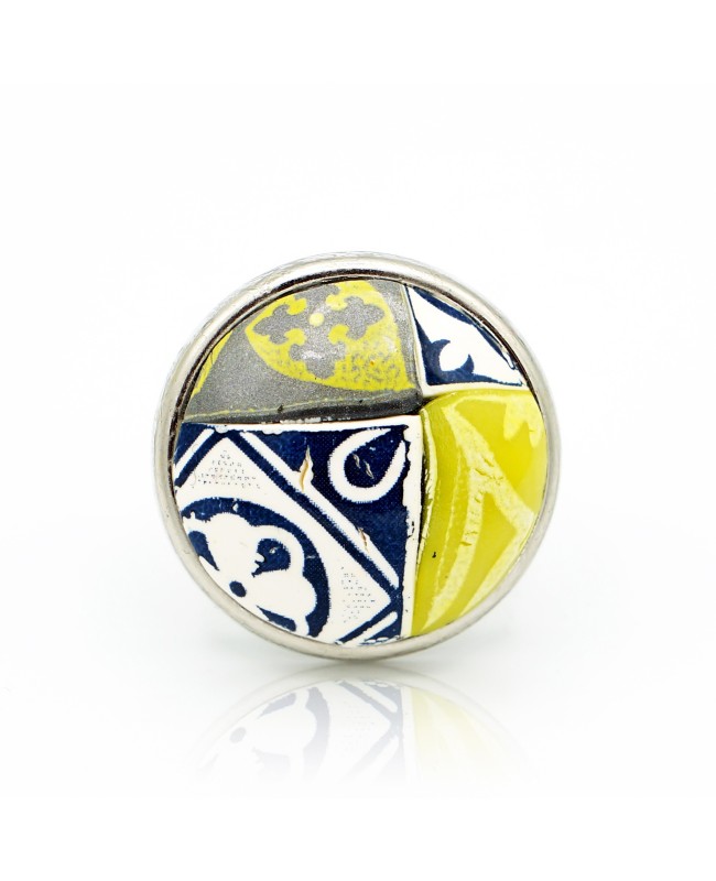 Ring with yellow, white, gray, and blue checkered pattern