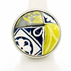 Ring with yellow, white, gray, and blue checkered pattern