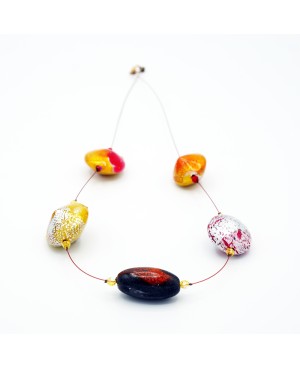 Collier mi-long noir, rouge, jaune et argenté Colliers mi-longs