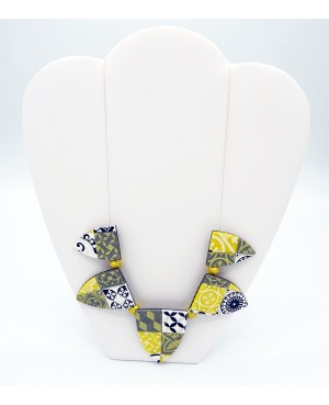 Collier fantaisie jaune, gris, bleu et blanc Colliers mi-longs