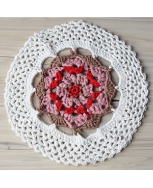 Tapis rosace blanc, marron, rose et rouge - Coton recyclé Tapis au crochet