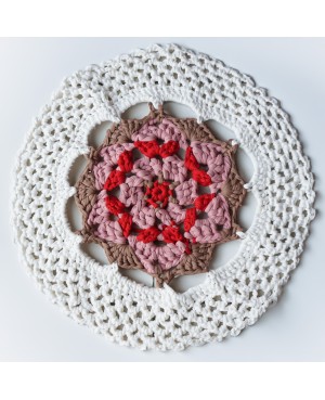 Tapis rosace blanc, marron, rose et rouge - Coton recyclé Tapis au crochet