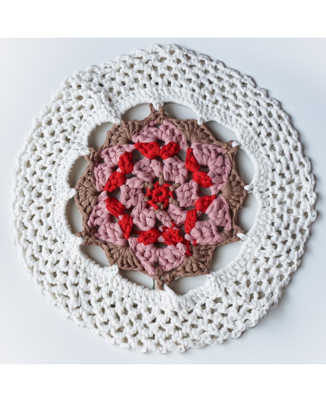 Circular rug in white, brown, pink, and red - Recycled cotton