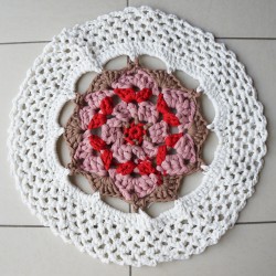 Tapis rosace blanc, marron, rose et rouge - Coton recyclé