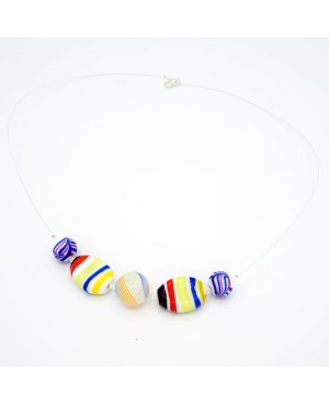 Collier fantaisie avec des perles multicolores en verre Colliers mi-longs