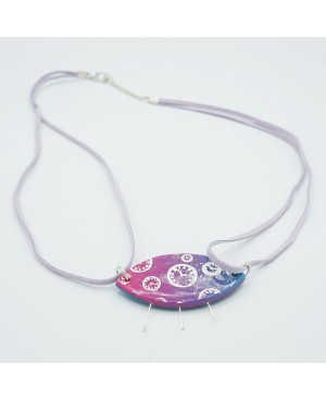 Collier violet horloges et antennes Colliers mi-longs