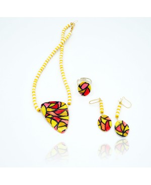 Parure vitrail constituée d'un collier, d'une bague et de boucles d'oreilles Parures