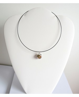 Pendentif en microbilles oranges et vertes Pendentifs sur support métallique